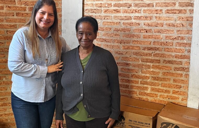 Fundo Social de Solidariedade entrega cestas e informa assistidos sobre as mudanças no transporte público