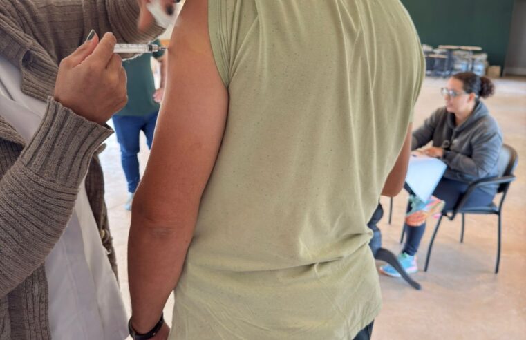 Saúde aplica mais de 100 doses de vacina contra a gripe em ações externas nestas terça e quarta