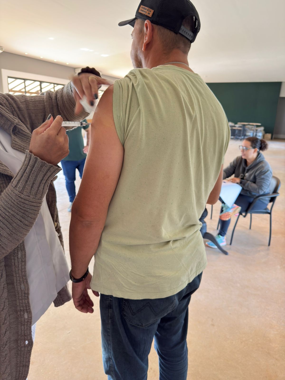 Saúde aplica mais de 100 doses de vacina contra a gripe em ações externas nestas terça e quarta