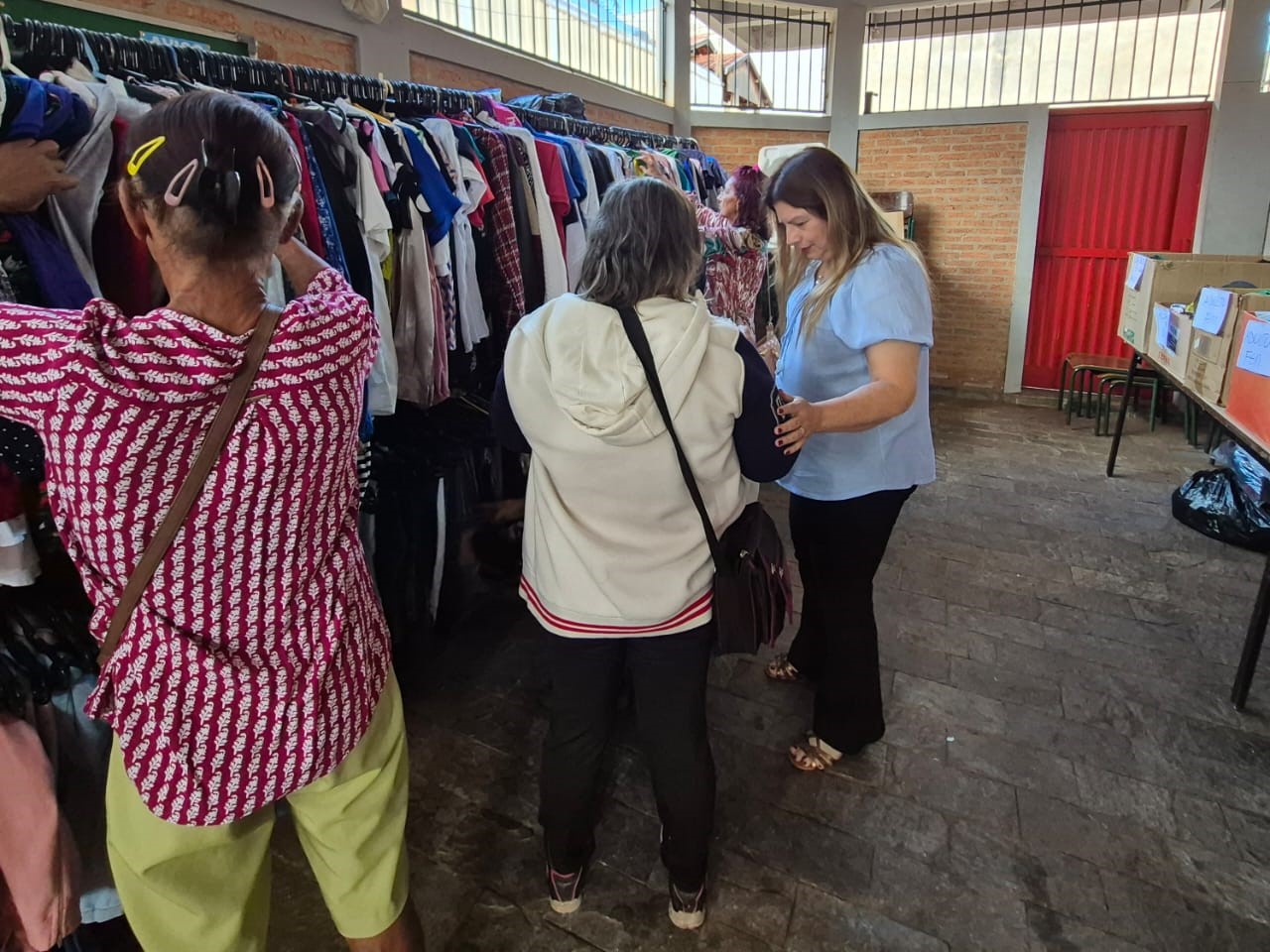 Fundo Social de Solidariedade promove bazar para doação de roupas e agasalhos