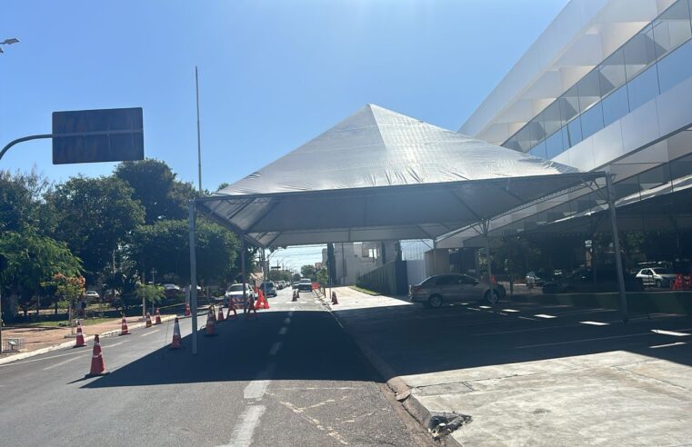 Vacinação contra gripe será realizada em drive-thru no centro neste sábado, 14, das 9 às 16h
