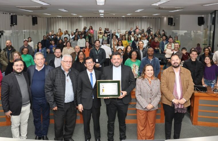 Padre Carlos Adriano Neto, da Igreja de São José do bairro Vida Nova, recebe Título de Cidadão Honorário de Barretos