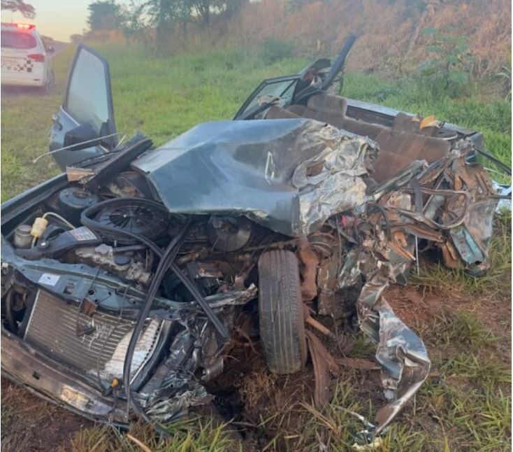 Acidente mata motorista de veículo após choque com ônibus rural
