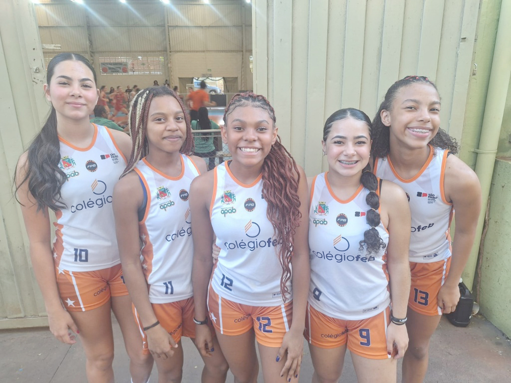 Meninas da APAB apoiam campanha Julho Amarelo de alerta das Hepatites Virais