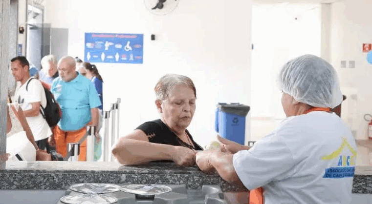 Governo de SP lança Bom Prato Inverno com caldos no jantar