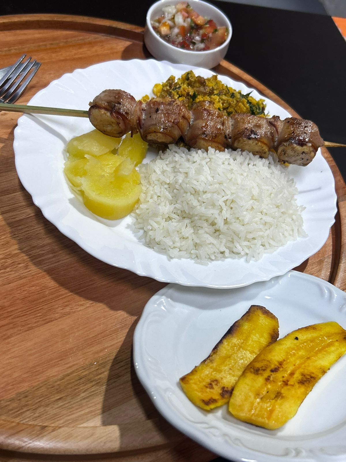 Paladar oferece diariamente jantinha e espetinhos