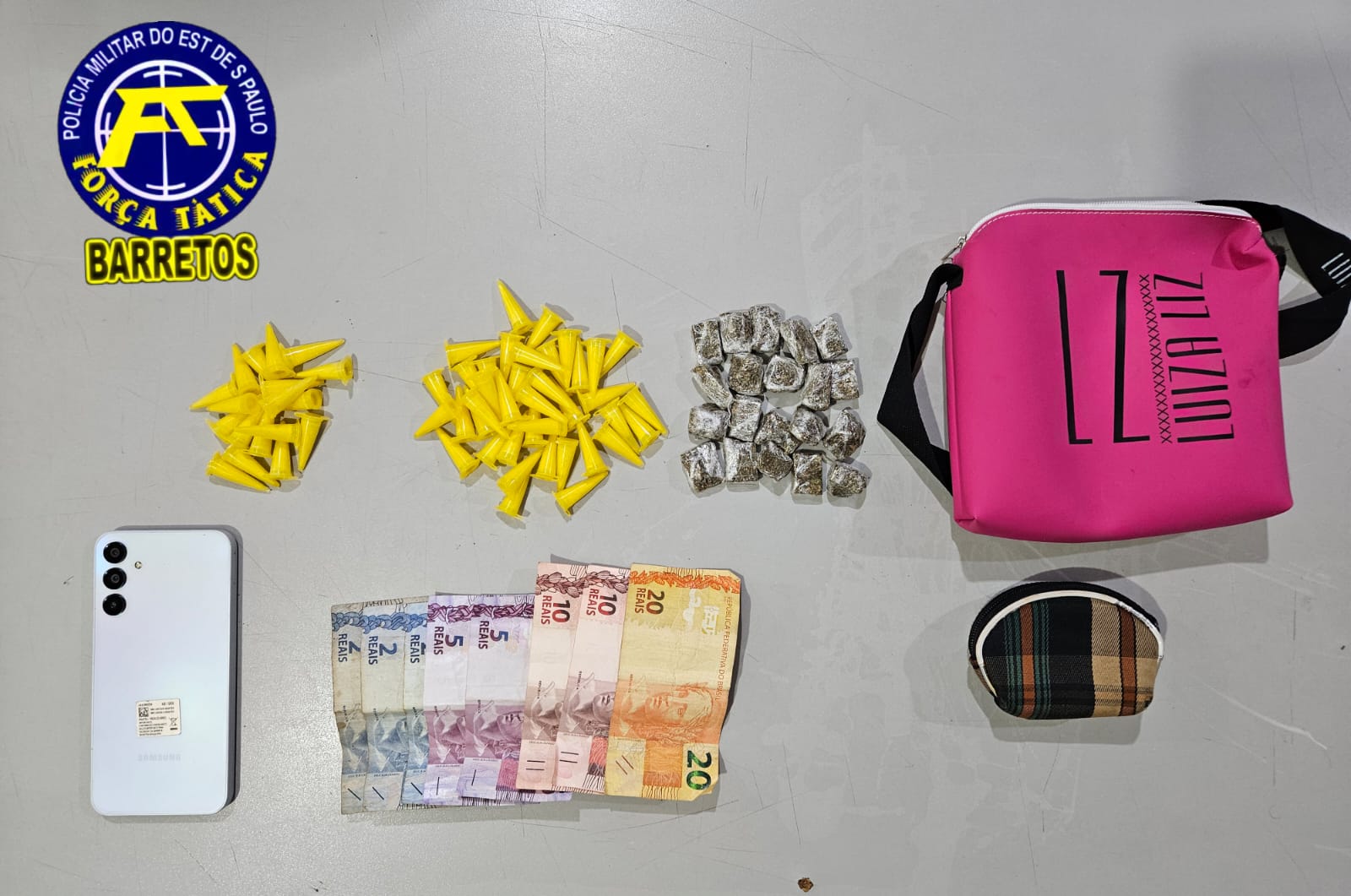 Mulher é detida traficando no bairro Santa Cecília