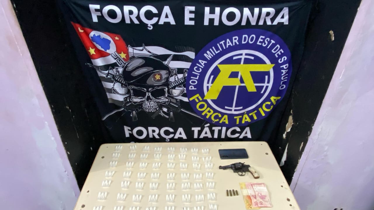 PM de Bebedouro prende acusado por tráfico e porte de arma