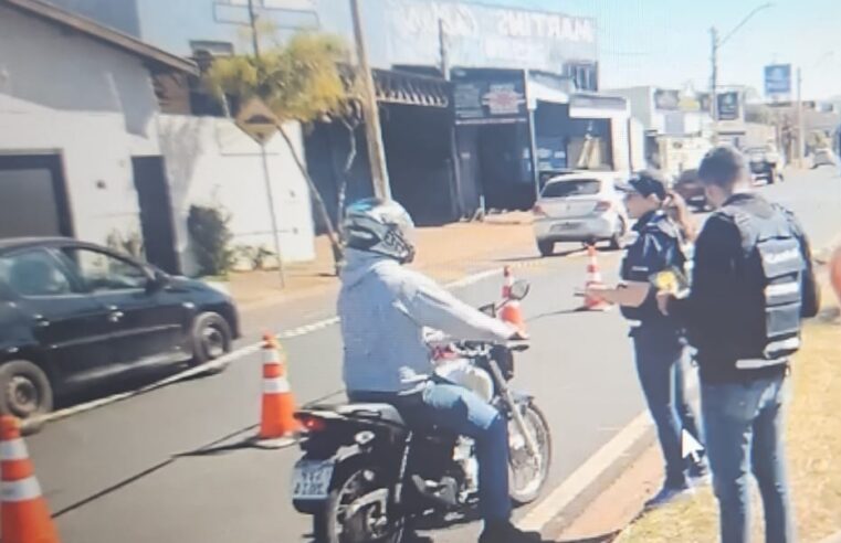 Ação no trânsito orienta motociclistas barretenses