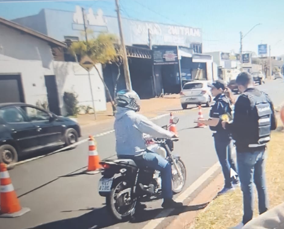 Ação no trânsito orienta motociclistas barretenses