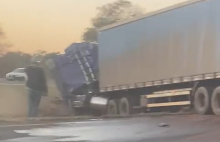 Colisão na rodovia Faria Lima deixa motorista levemente ferido