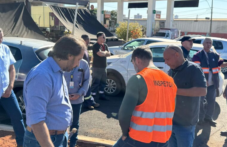 Reurbanização da Avenida Necker: Secretários visitam obra e estratégia de retirada dos fios de fibra óptica é definida com empresas