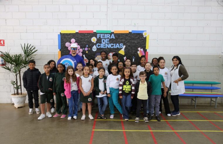 SAAE Barretos participa da Feira de Ciências com ação educativa e presença do Capitão SAAE