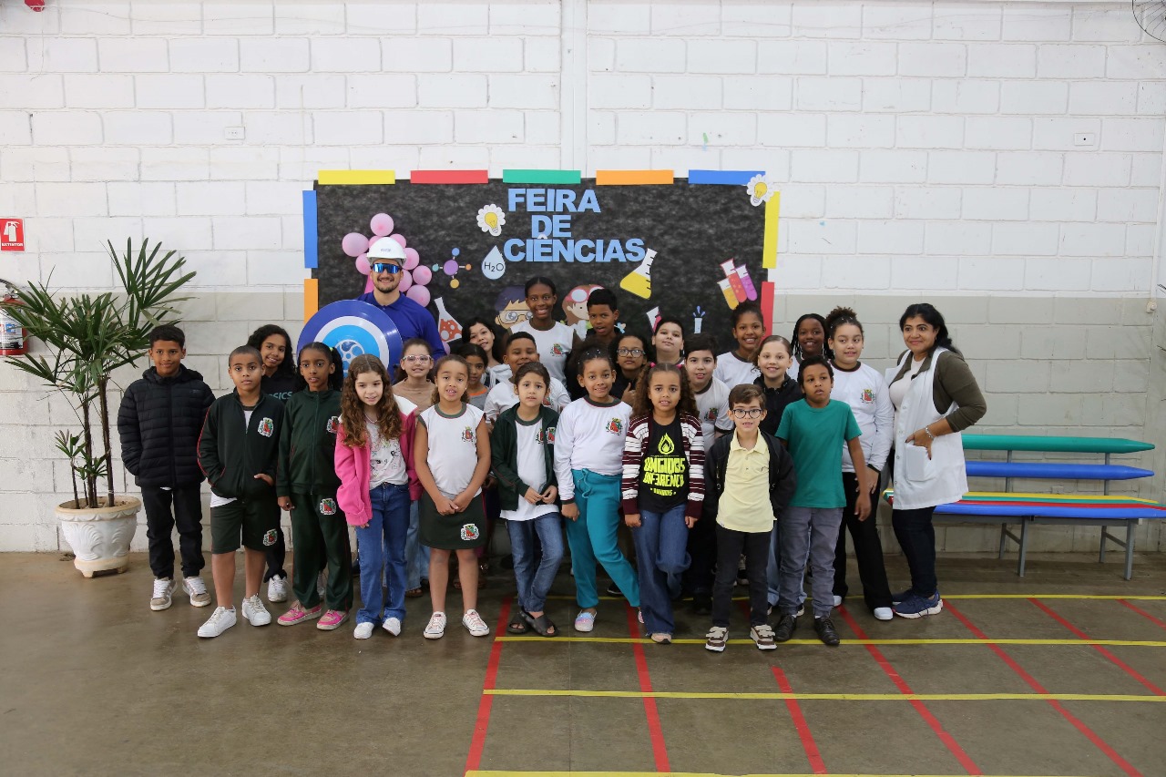 SAAE Barretos participa da Feira de Ciências com ação educativa e presença do Capitão SAAE