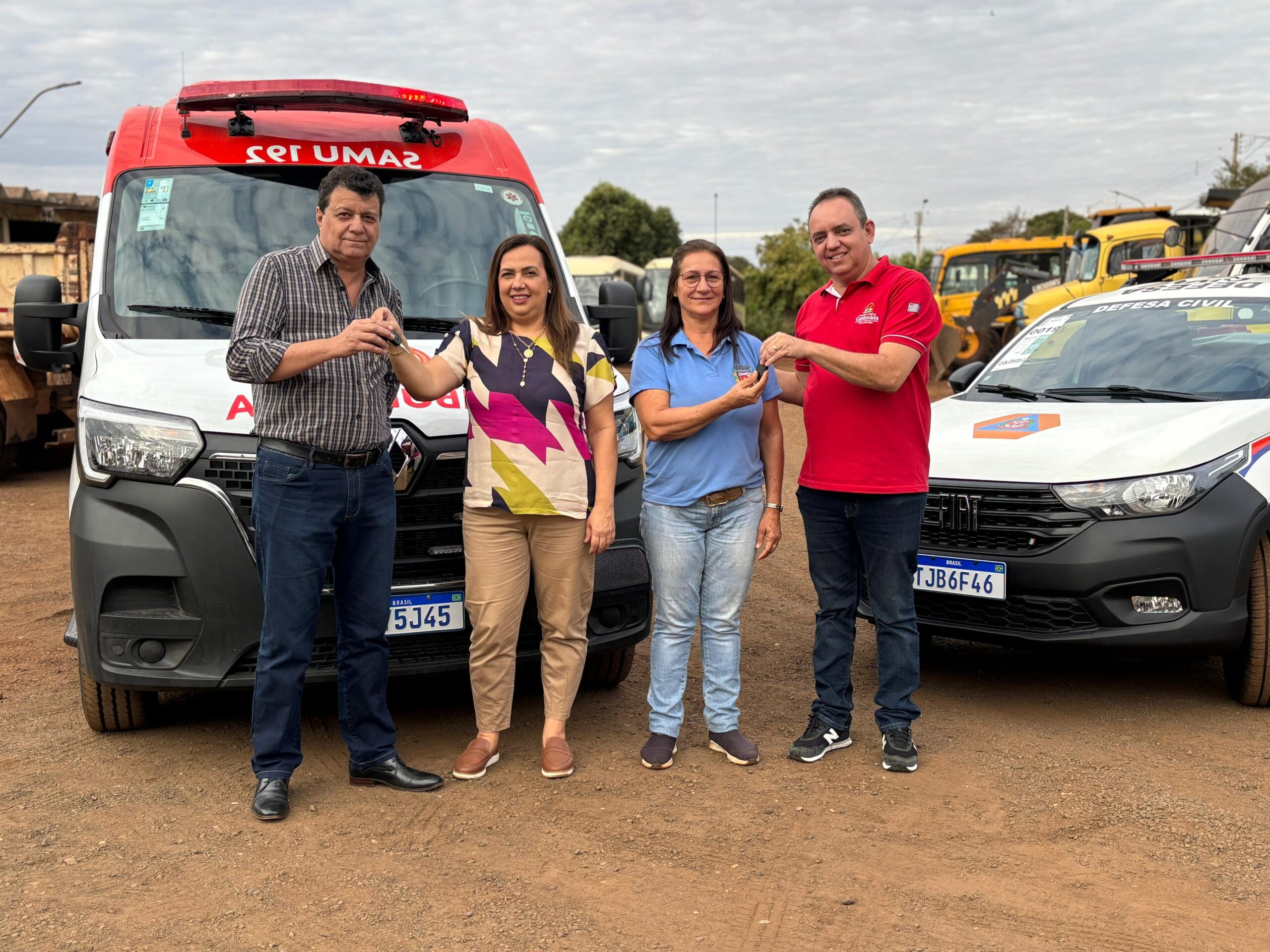 Prefeitura de Colômbia entrega viaturas do SAMU e da Defesa Civil