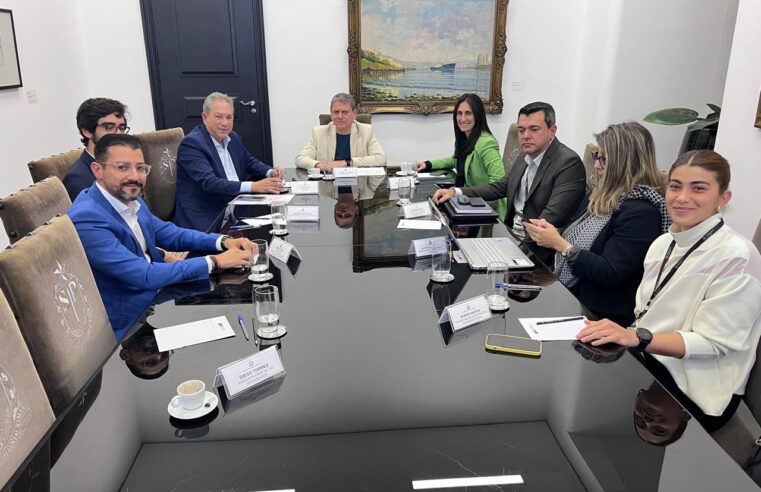 Prefeito Odair Silva é recebido por governador para tratar assuntos estratégicos