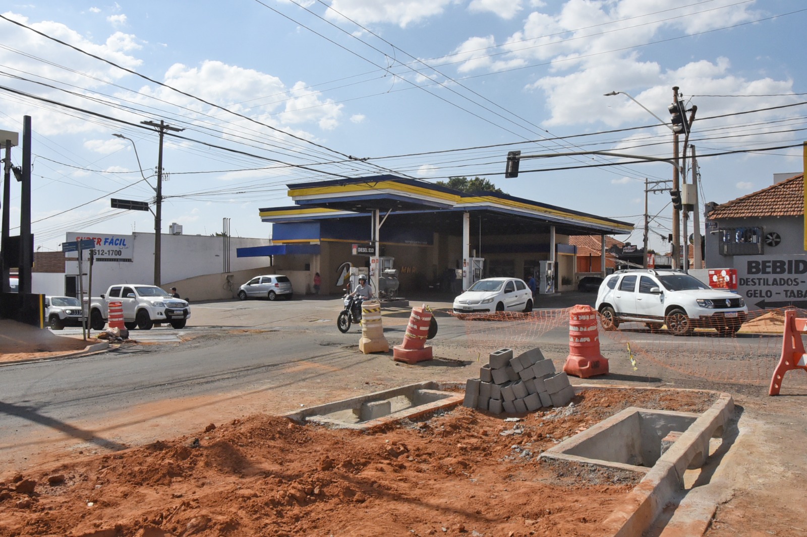 Semáforo da Rua 34 com a Av. Eng. Necker Carvalho de Camargo volta a operar