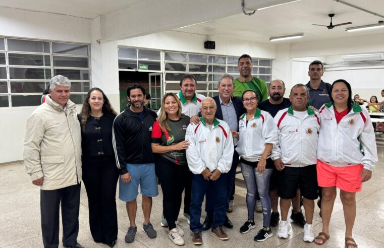 Prefeito Odair Silva visita delegação barretense participante dos Jogos Regionais