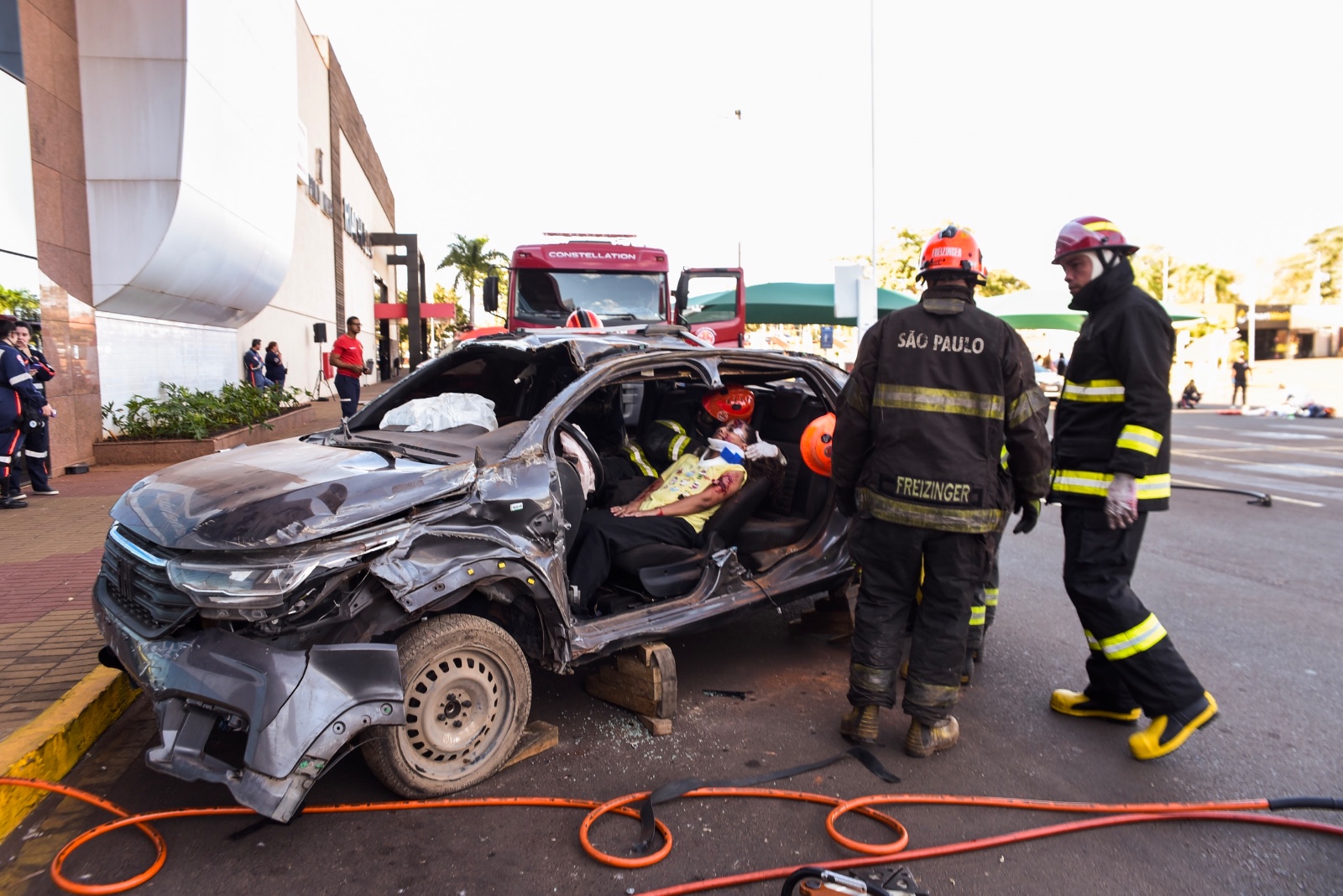 Posto de Bombeiros, SAMU e Polícia Militar atuam em simulado de situação de emergência que acontece no North Shopping