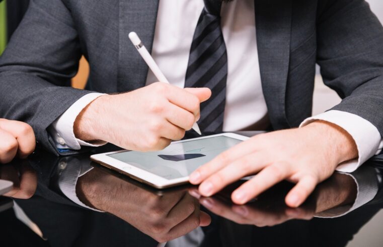 Assinatura digital em contratos empresariais está em alta, mas é preciso cuidado”, dizem especialistas