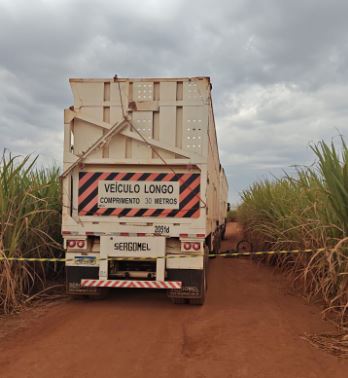 Ciclista morre atropelado por caminhão em canavial