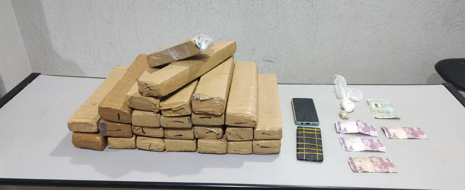 PM de Guaíra faz apreensão de mais de 22 kg de drogas