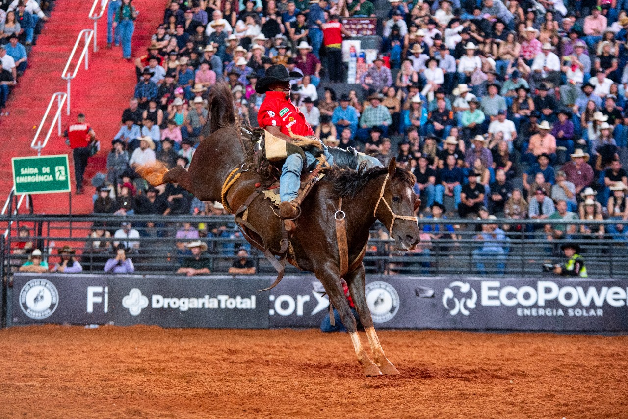 Mineiro Yuri Silva chega à final na liderança do Cutiano