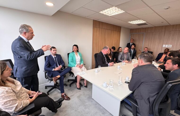 Prefeito Odair Silva trata de mobilidade urbana no Ministério das Cidades