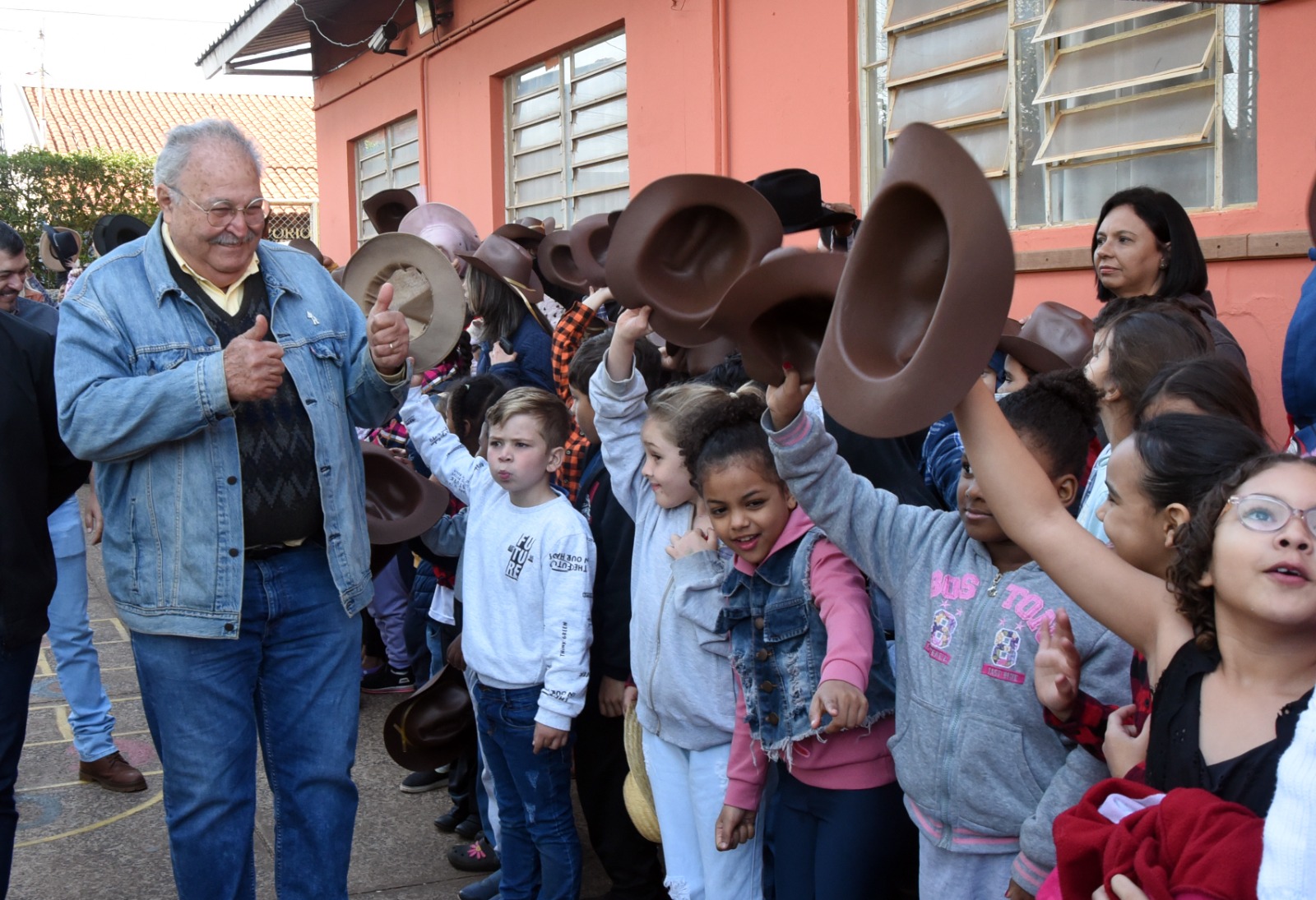Queima do Alho na Rede Municipal de Ensino celebra a cultura do Peão Boiadeiro
