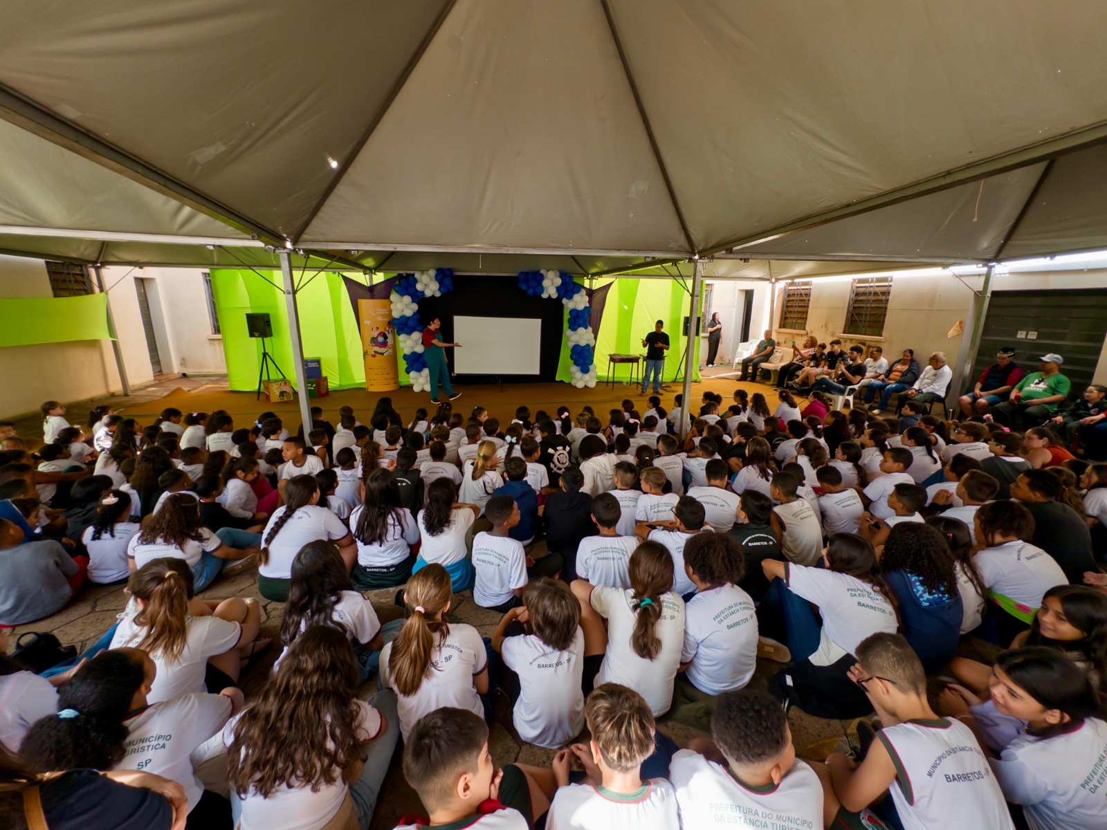 Viagem literária lota biblioteca de Barretos