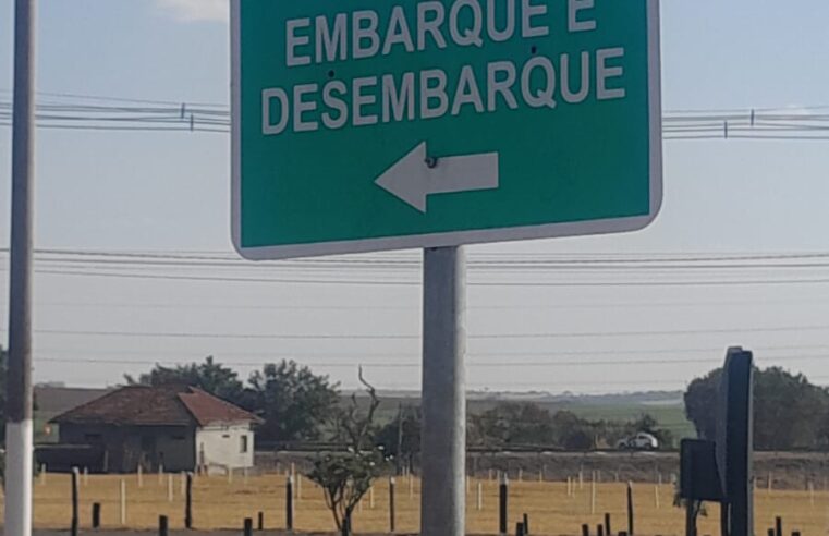 Acesso ao Parque do Peão: motoristas devem utilizar área sinalizada com placa indicando “embarque e desembarque”