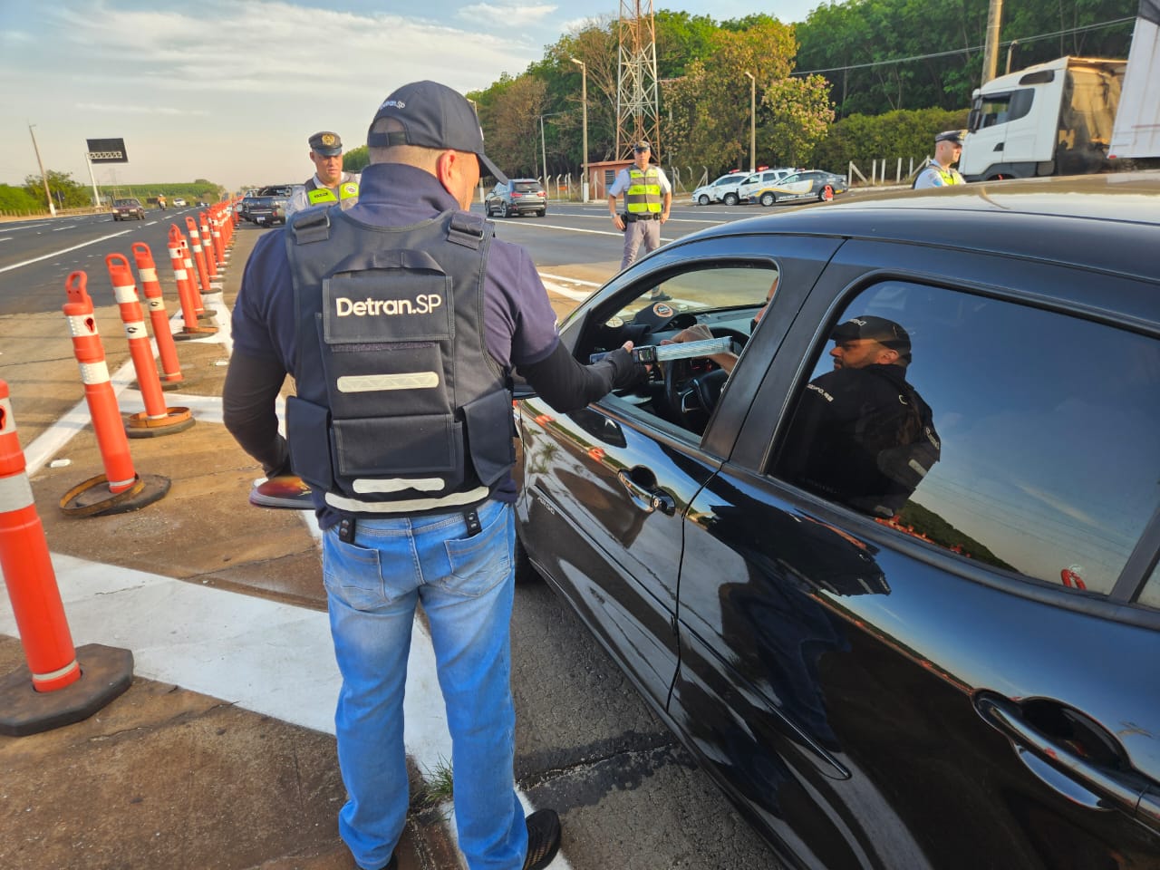 Detran-SP fiscaliza mais de 1.300 motoristas e realiza cerca de 1.800  abordagens educativas no segundo dia de campanha em Barretos