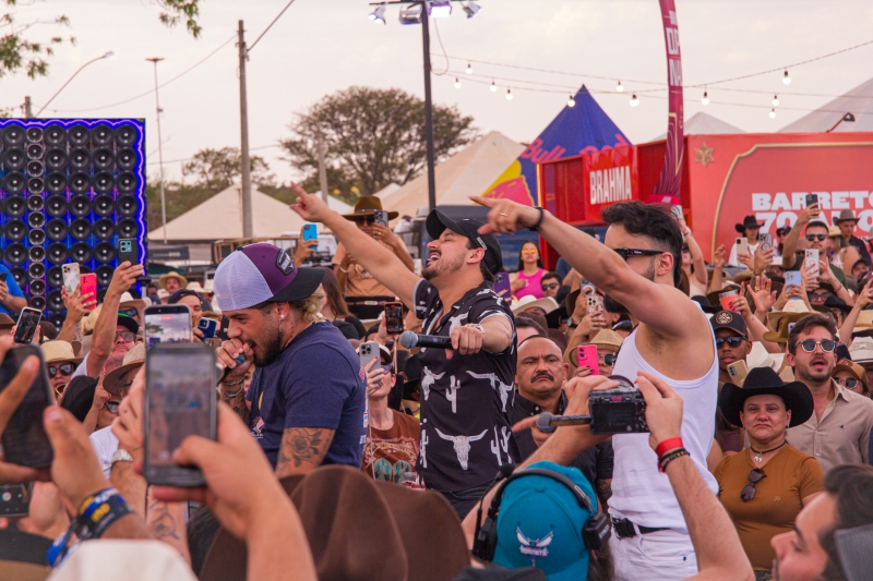 Camping do Parque do Peão é cenário para gravação de clipe de Clayton & Romário com participação de Zé Felipe