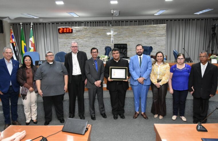 Padre Thiago Freitas dos Reis, da Igreja do Bom Jesus, recebe Título de Cidadão Honorário de Barretos