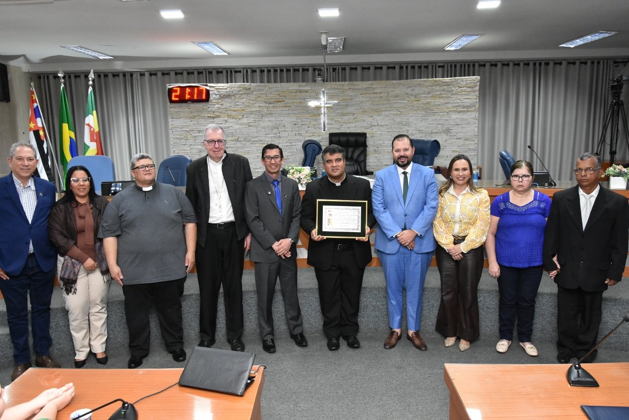 Padre Thiago Freitas dos Reis, da Igreja do Bom Jesus, recebe Título de Cidadão Honorário de Barretos