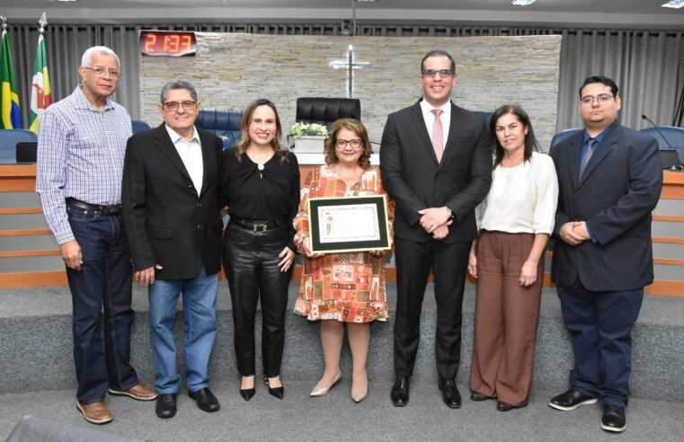 Roseli Cristina Assis da Silva, referência na área da Educação, recebe Título de Cidadã Honorária de Barretos