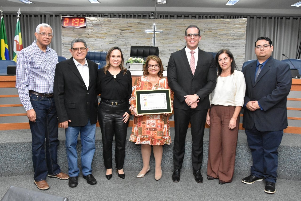 Roseli Cristina Assis da Silva, referência na área da Educação, recebe Título de Cidadã Honorária de Barretos