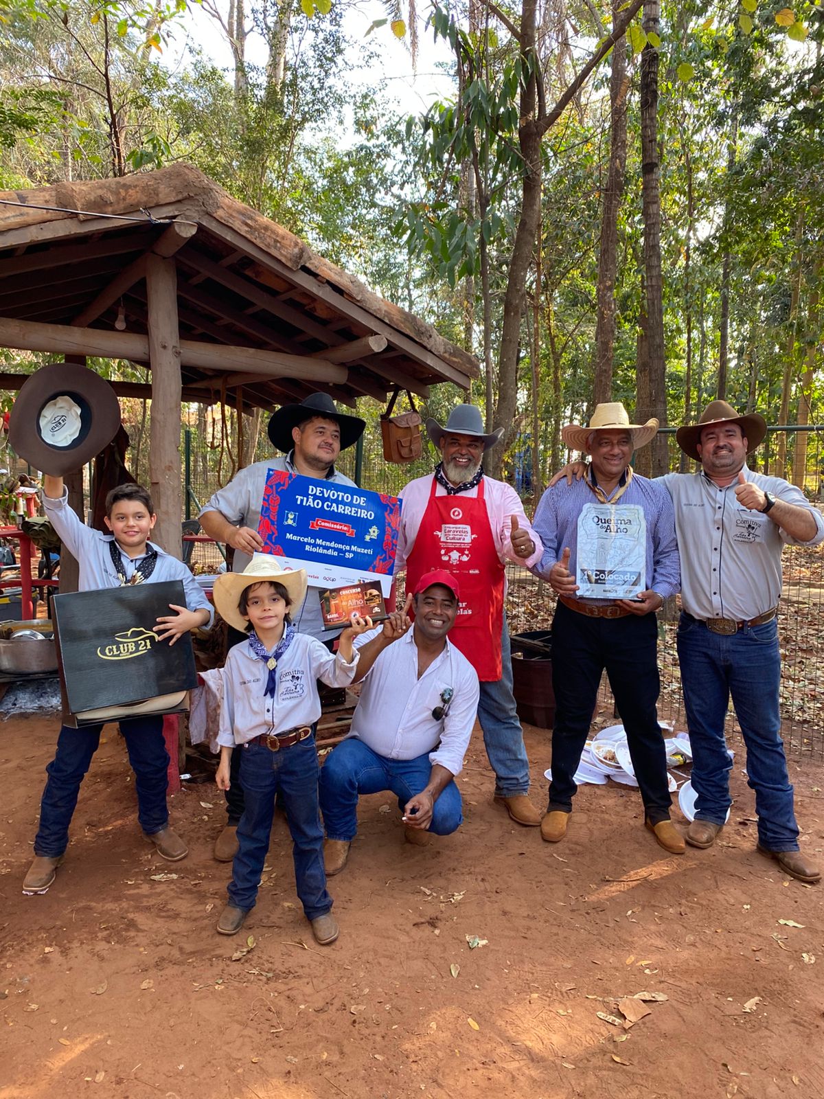 Comitiva de Riolândia vence concurso Queima do Alho