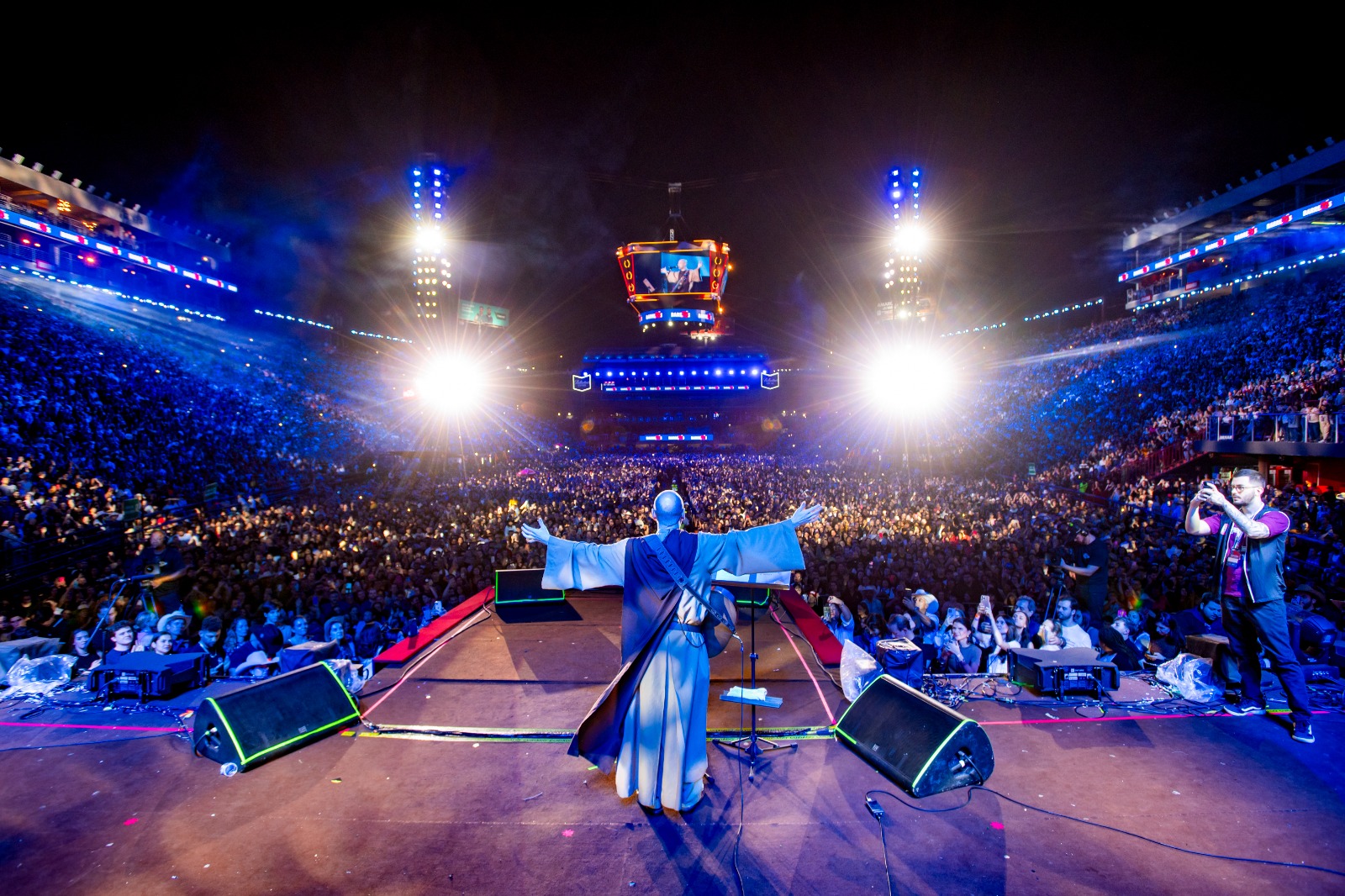 Em noite histórica com Frei Gilson, Festa do Peão de Barretos recebe mais de 60 mil pessoas