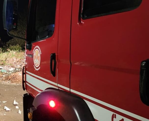 Carreta pega fogo na rodovia Faria Lima