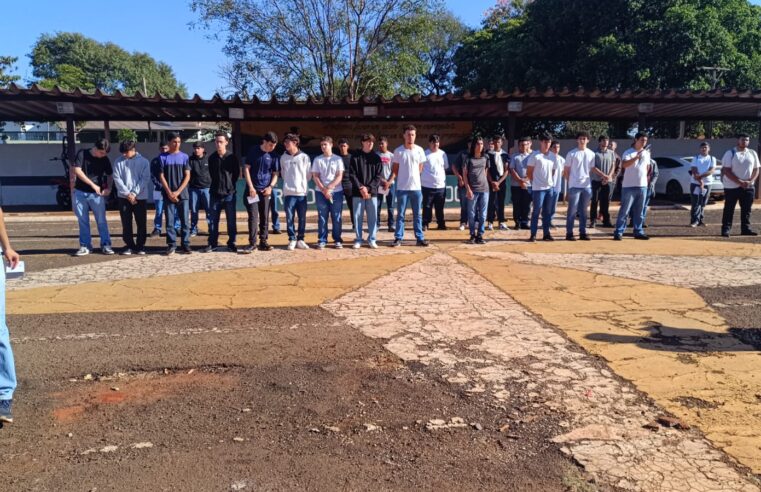 Jovens passam por seleção complementar no Tiro de Guerra