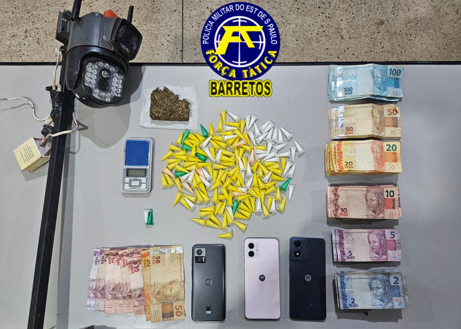 PM flagra casal por tráfico de drogas