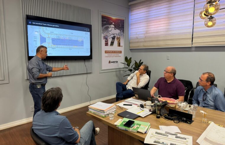 Prefeito Odair apresenta projeto de abertura do calçadão da Avenida 17 a empresários