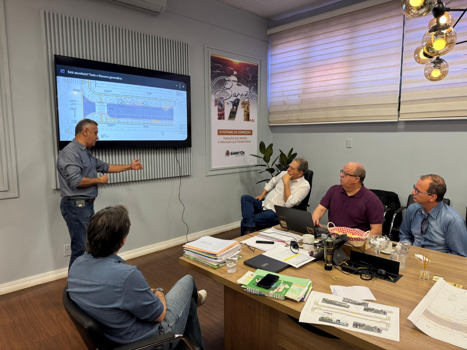 Prefeito Odair apresenta projeto de abertura do calçadão da Avenida 17 a empresários