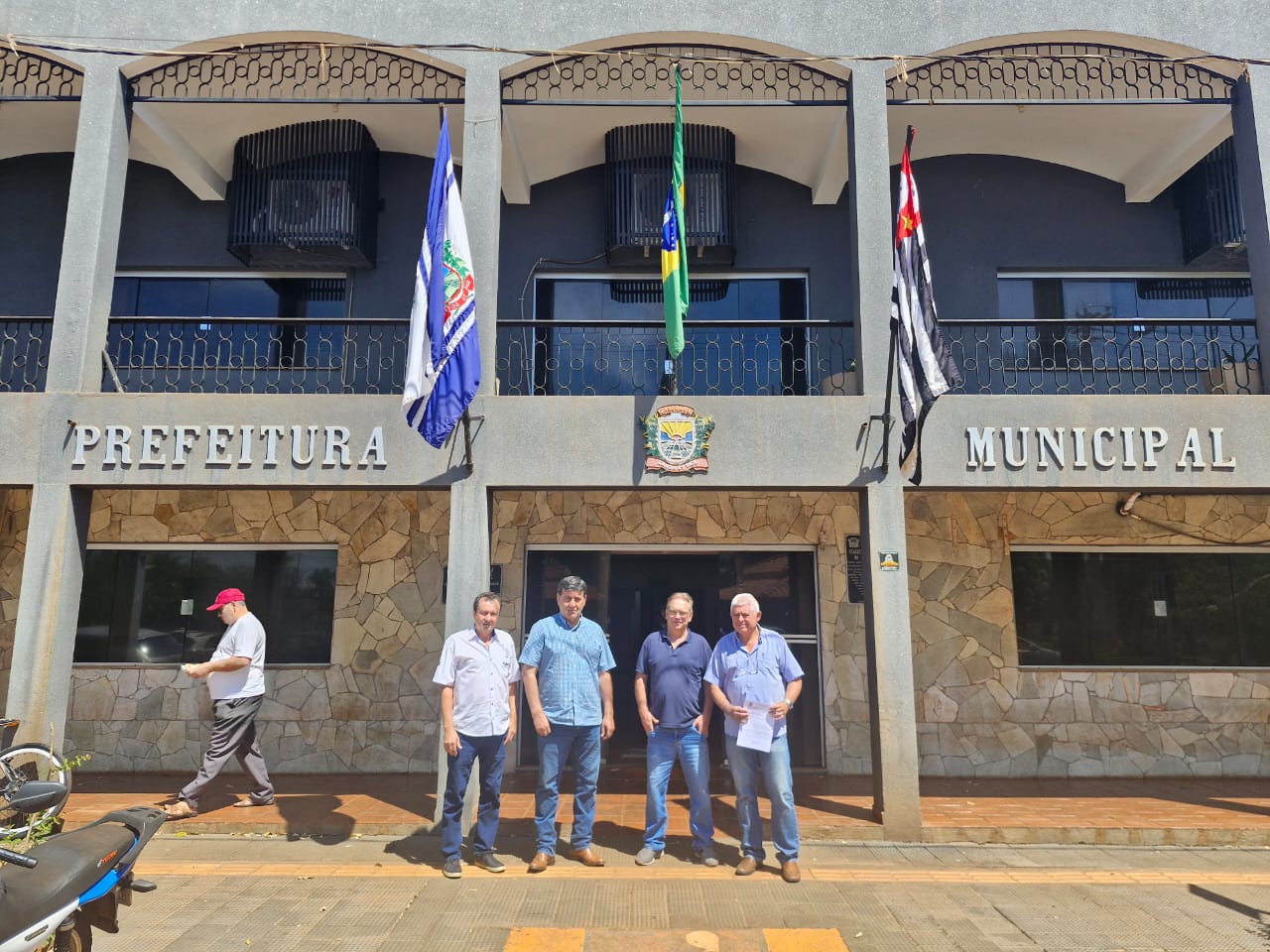 Usina doa três bombas para captação de água em Jaborandi