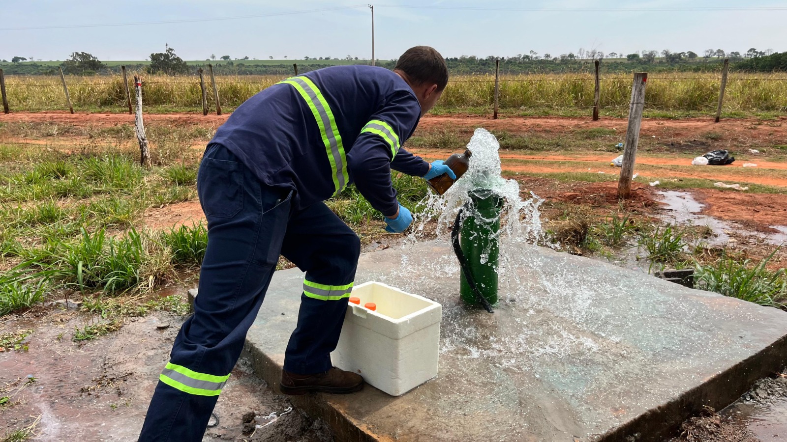 SAAEB realiza coleta de água no Distrito do Prata para garantir qualidade do abastecimento