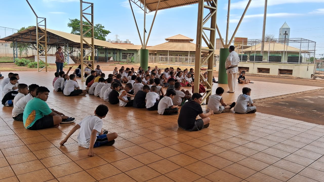 Cavalgando volta a oferecer aulas de Karate