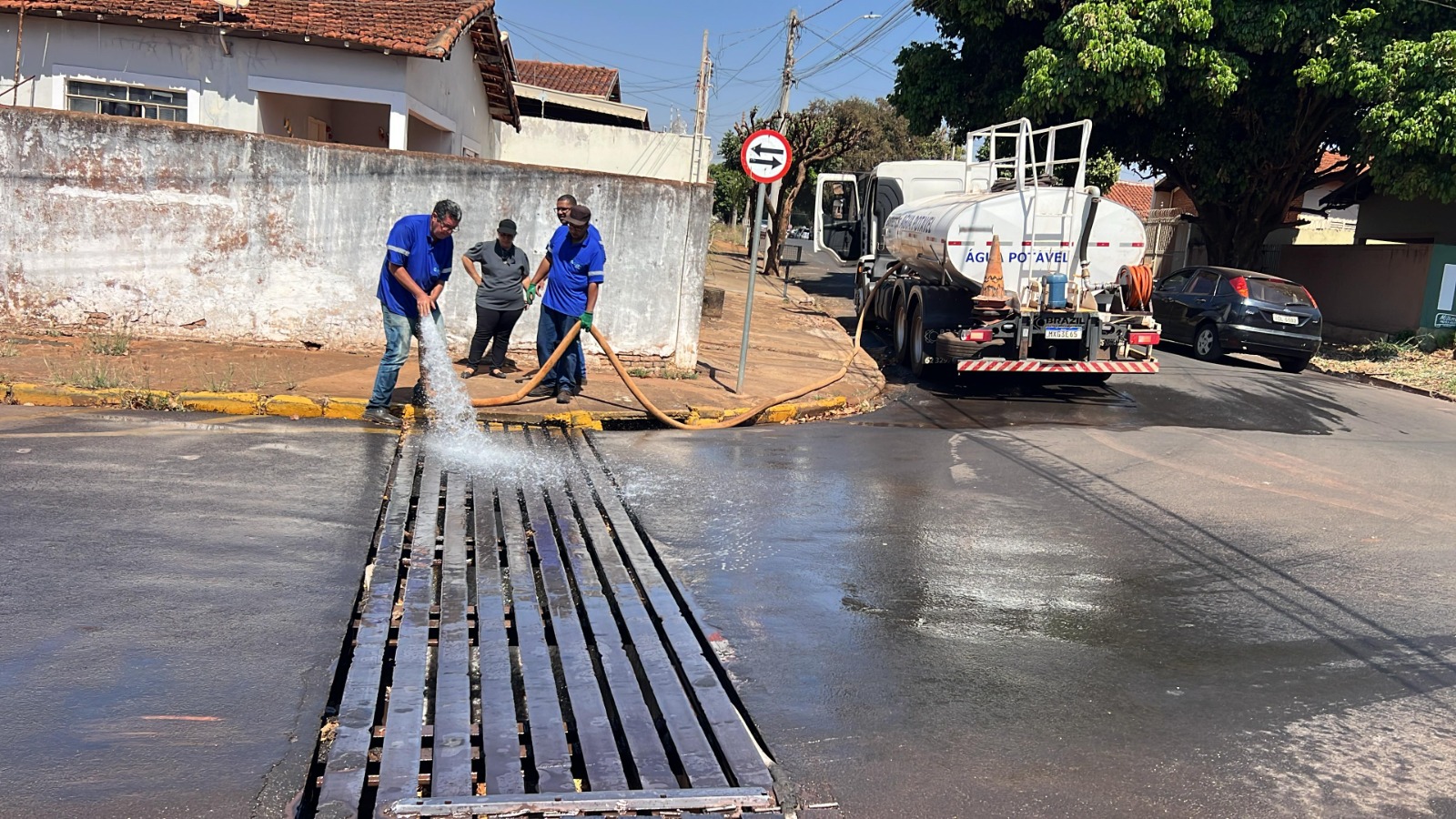 SAAE Barretos e Controle de Vetores realizam ação conjunta de combate à dengue