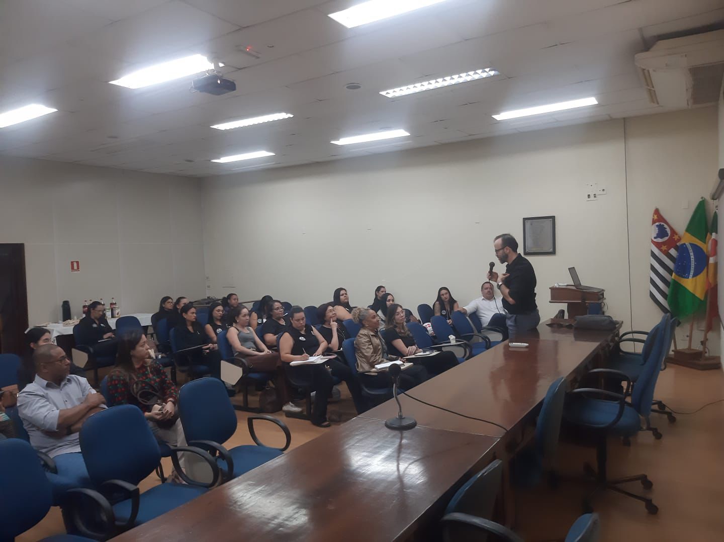 ACIB, Sincomercio e Sebrae realizam palestra sobre excelência no atendimento