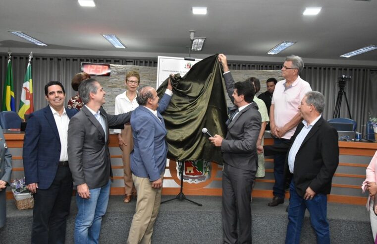 Câmara de Barretos inaugura Escola do Legislativo com presença de conselheiro Dimas Ramalho